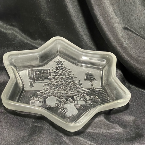 Mikasa Christmas Star Plate Interfaith - Picture 1 of 7